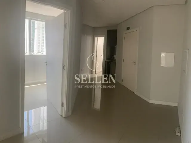 Sala com 106m², para alugar, no bairro Pioneiros em Balneário Camboriú