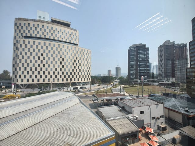 Sala com 380m², à venda ou para alugar, no bairro Dezoito do Forte Empresarial/Alphaville. em Barueri