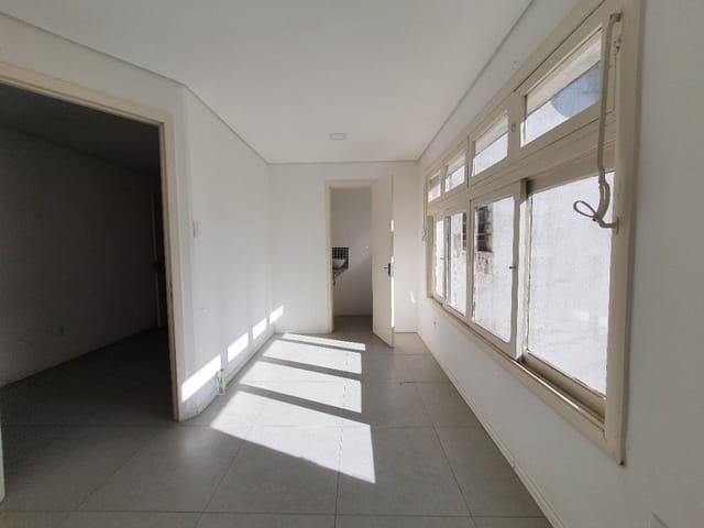 Sala com 33m², para alugar, no bairro Centro em Pelotas