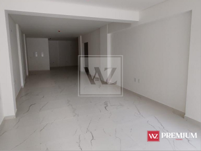 Sala à venda, no bairro Meia Praia em Itapema