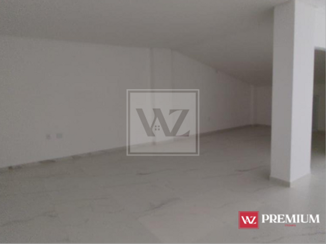 Sala à venda, no bairro Meia Praia em Itapema