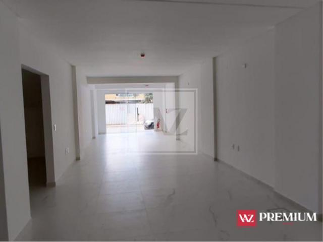 Sala à venda, no bairro Meia Praia em Itapema