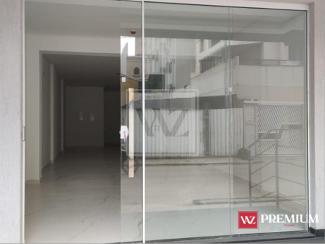 Sala à venda, no bairro Meia Praia em Itapema