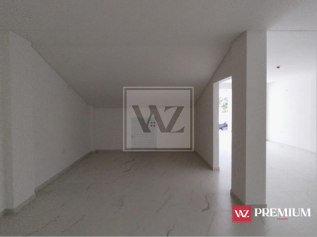 Sala à venda, no bairro Meia Praia em Itapema