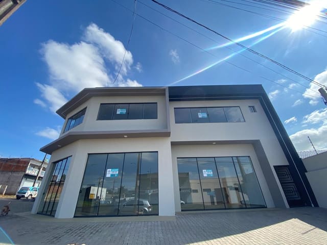 Sala à venda ou para alugar, no bairro Jardim do Cafe em Cambé