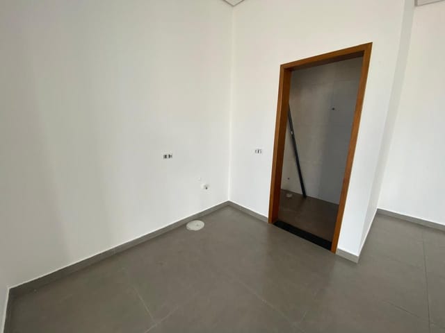 Sala à venda ou para alugar, no bairro Jardim do Cafe em Cambé