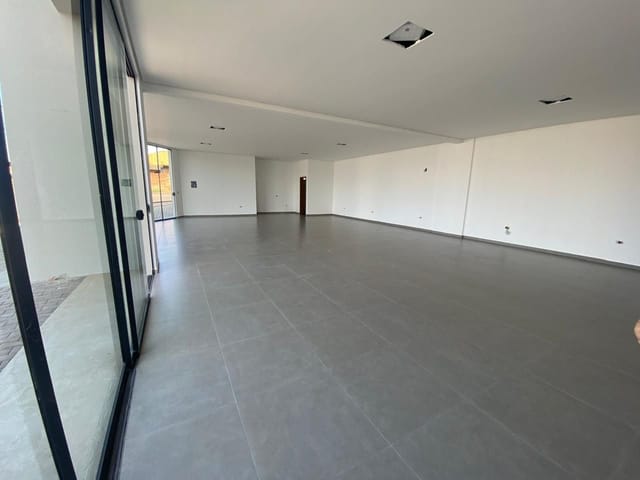 Sala à venda ou para alugar, no bairro Jardim do Cafe em Cambé