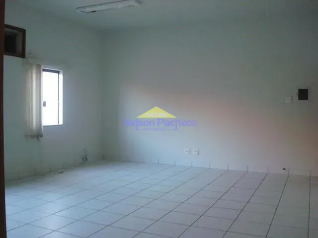 Sala com 345m², para alugar, no bairro Centro em Capivari