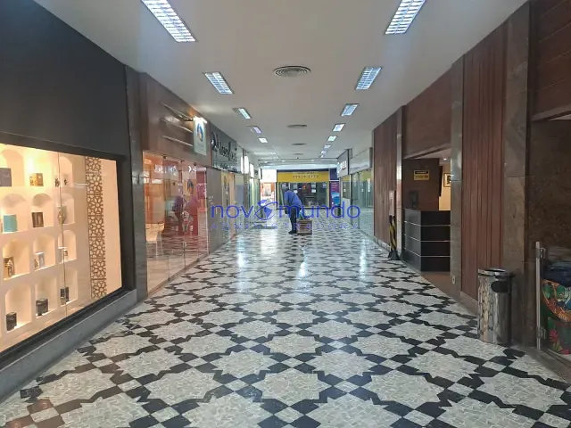 Sala à venda ou para alugar, no bairro Centro em Rio de Janeiro
