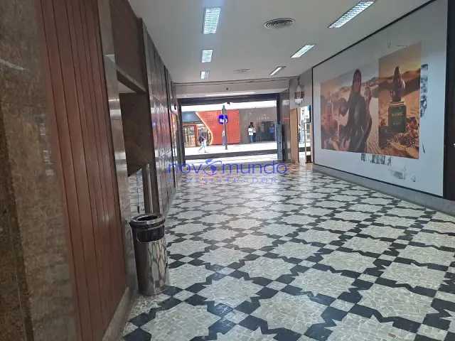 Sala à venda ou para alugar, no bairro Centro em Rio de Janeiro