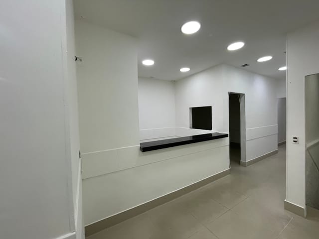 Sala com 78m², para alugar, no bairro Santa Cruz em Rio de Janeiro