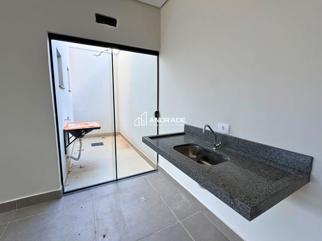 Sala à venda ou para alugar, no bairro Vila Feliz em Apucarana