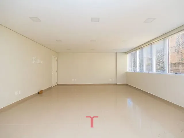Sala com 72m², para alugar, no bairro Mossunguê em Curitiba