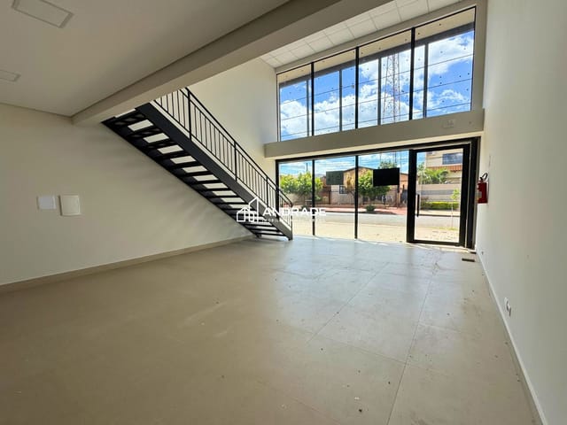 Sala à venda ou para alugar, no bairro Vila Feliz em Apucarana