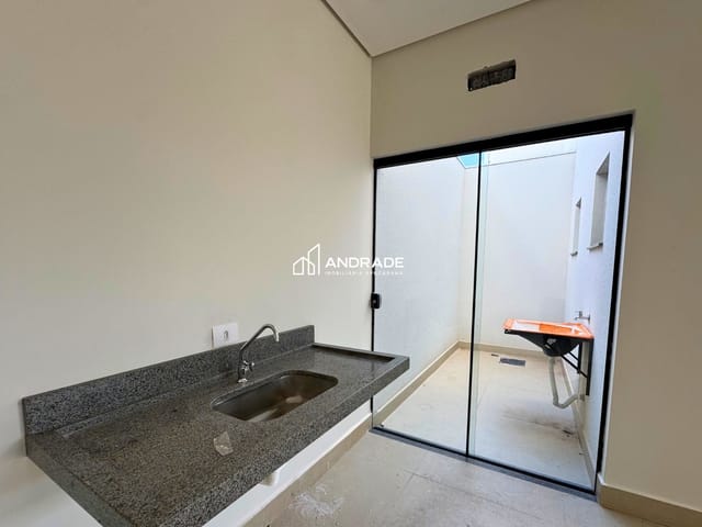 Sala à venda ou para alugar, no bairro Vila Feliz em Apucarana