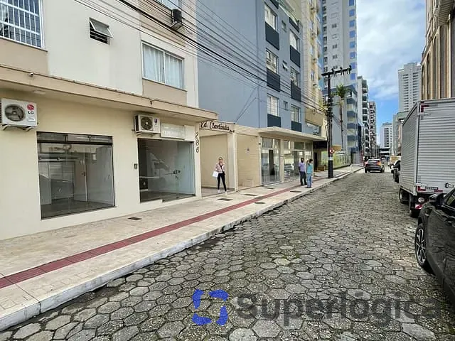 Sala à venda, no bairro Centro em Balneário Camboriú