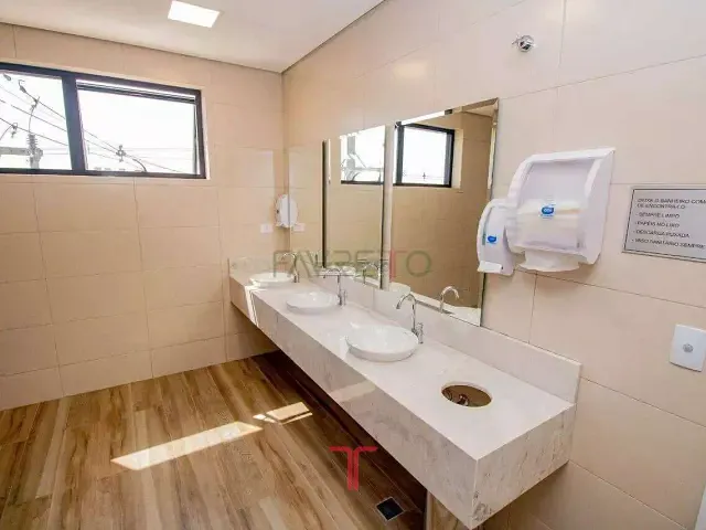 Sala com 70m², para alugar, no bairro Capão Raso em Curitiba