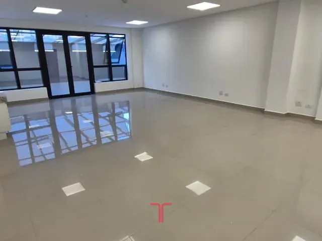 Sala com 70m², para alugar, no bairro Capão Raso em Curitiba