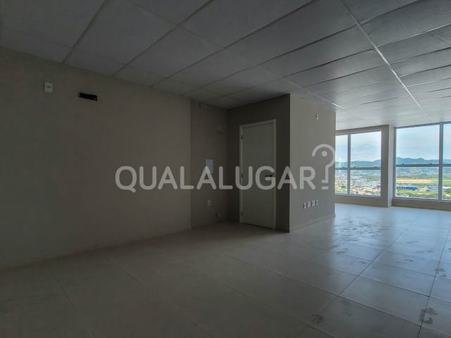 Sala com 80m², para alugar, no bairro Aeroporto em Tubarão