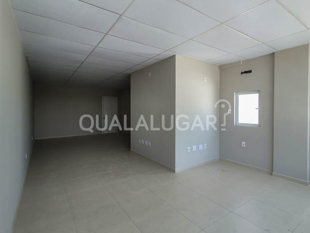 Sala com 80m², para alugar, no bairro Aeroporto em Tubarão