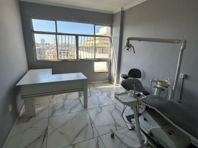 Sala à venda ou para alugar, no bairro Centro em Macaé