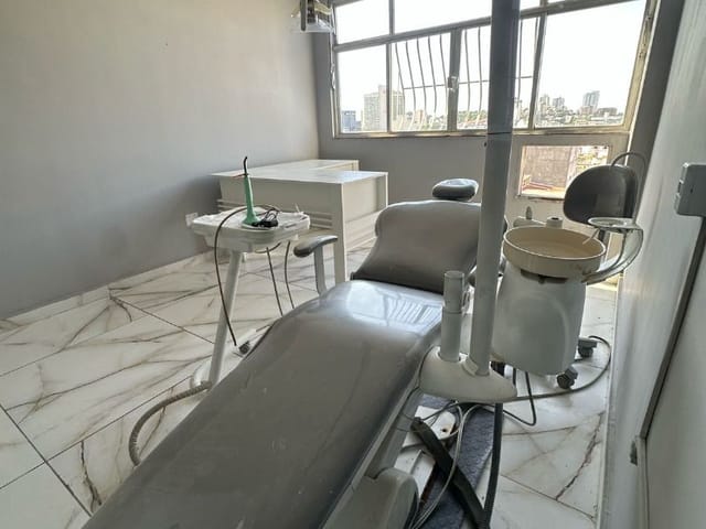 Sala à venda ou para alugar, no bairro Centro em Macaé