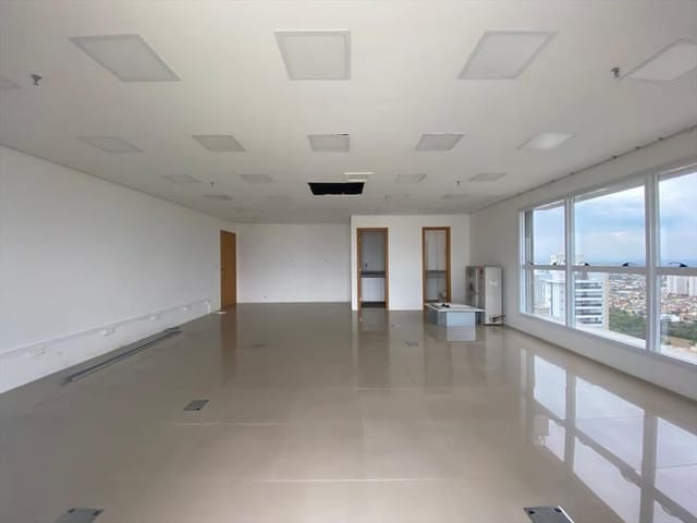 Sala com 150m², para alugar, no bairro Gleba Palhano em Londrina