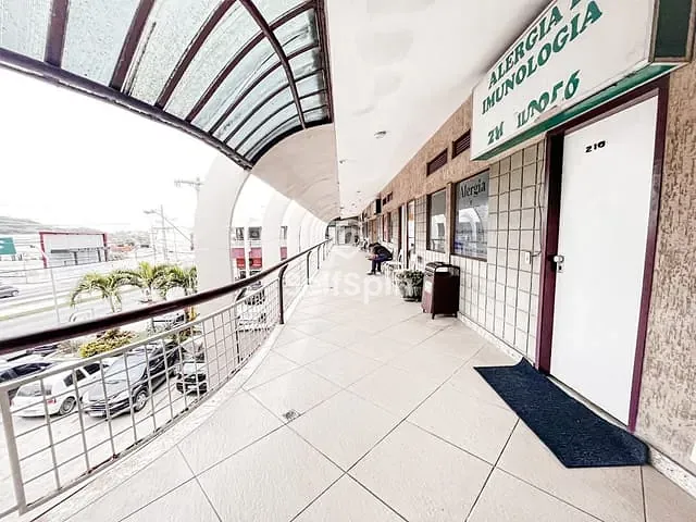 Sala para alugar, no bairro Piratininga em Niterói