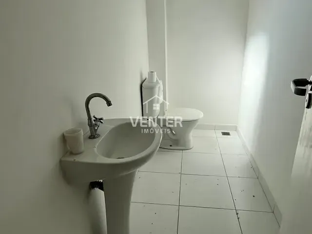 Sala à venda ou para alugar, no bairro Jardim Maria Augusta em Taubaté