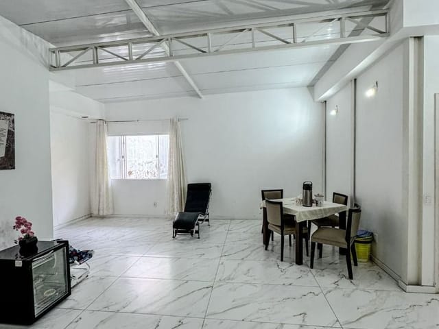 Sala para alugar, no bairro Cavaleiros em Macaé