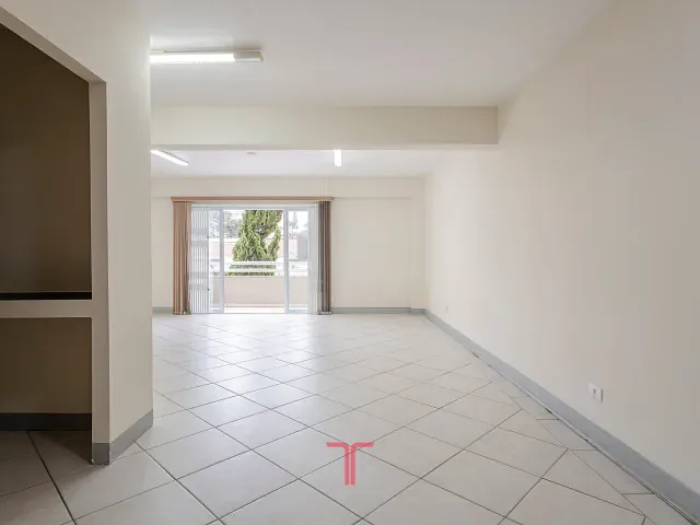 Sala com 60m², para alugar, no bairro Pinheirinho em Curitiba
