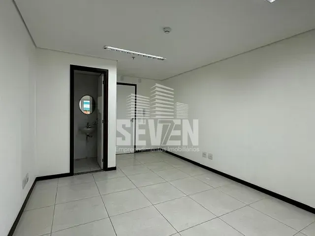 Sala à venda ou para alugar, no bairro Parque Jardim Europa em Bauru