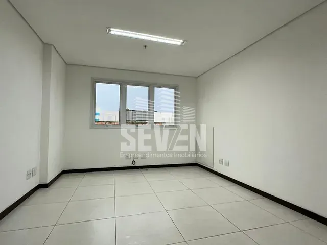 Sala à venda ou para alugar, no bairro Parque Jardim Europa em Bauru