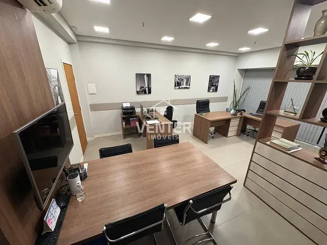 Sala à venda, no bairro Loteamento Residencial e Comercial Bosque Flamboyant em Taubaté