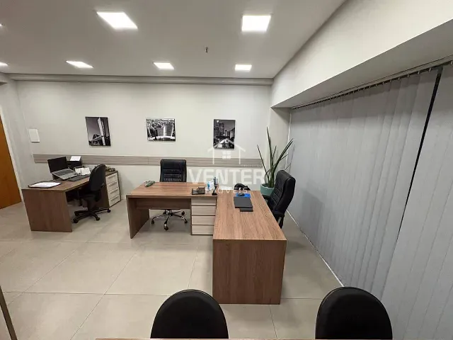 Sala à venda, no bairro Loteamento Residencial e Comercial Bosque Flamboyant em Taubaté