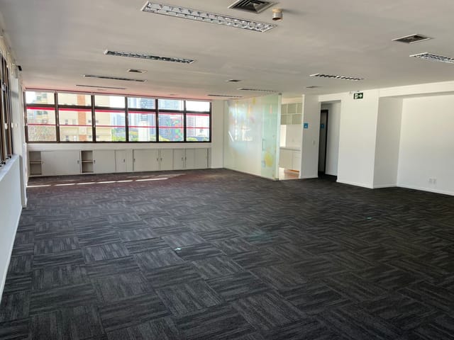 Sala com 244m², para alugar, no bairro Brooklin Paulista em São Paulo