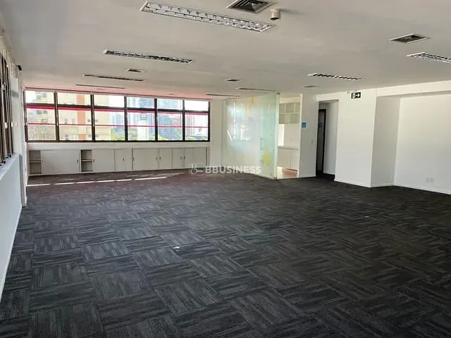 Sala com 244m², para alugar, no bairro Brooklin Paulista em São Paulo