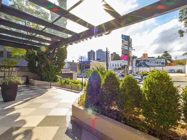Sala com 60m², para alugar, no bairro Pinheirinho em Curitiba