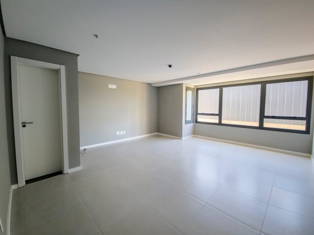 Foto do Sala - Sala comercial para aluguel no Parque Una em Pelotas RS com excelente localização, infraestrutura moderna e fácil acesso a serviços e comércios | UP Imóveis