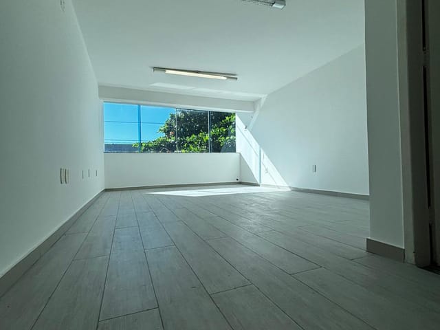 Sala com 32m², para alugar, no bairro Praia Campista em Macaé