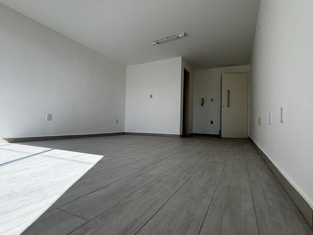 Sala com 32m², para alugar, no bairro Praia Campista em Macaé