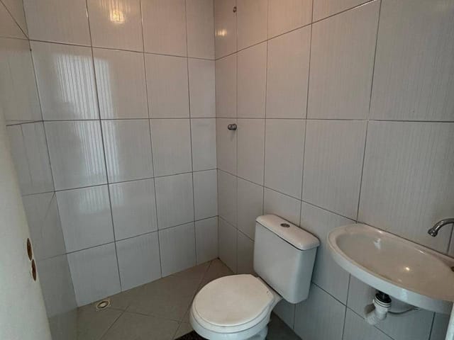 Sala com 32m², para alugar, no bairro Praia Campista em Macaé
