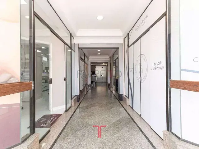 Sala com 60m², para alugar, no bairro Pinheirinho em Curitiba
