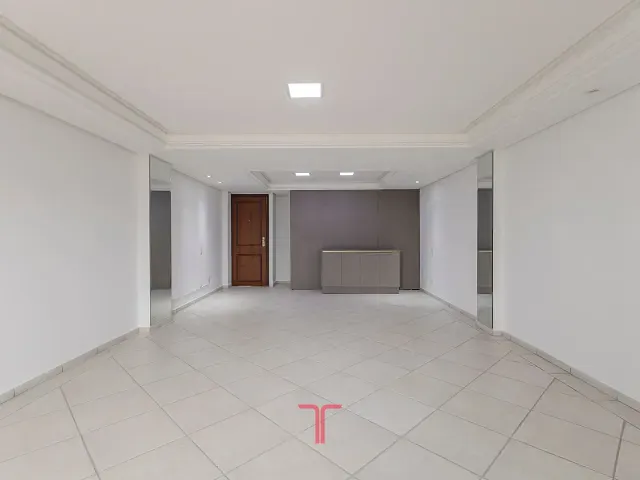 Sala com 60m², para alugar, no bairro Pinheirinho em Curitiba