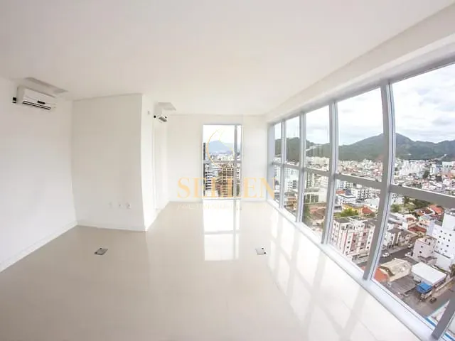 Sala para alugar, no bairro Centro em Balneário Camboriú