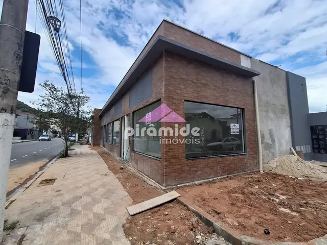 Sala com 10m², para alugar, no bairro Centro em Caraguatatuba