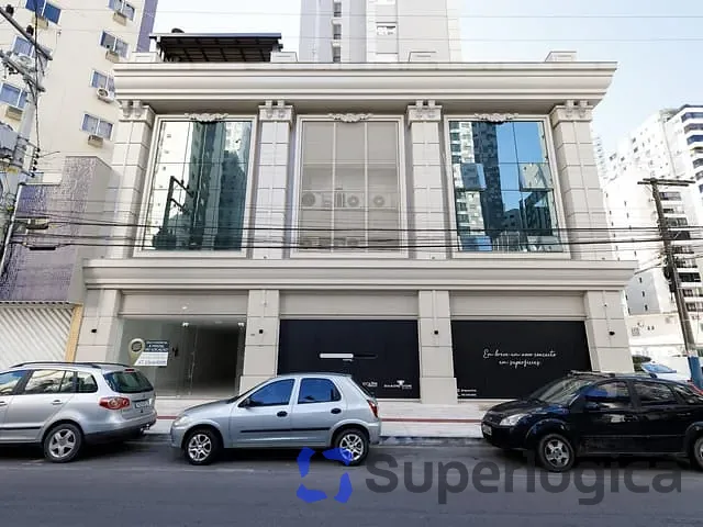 Sala com 132m², à venda, no bairro Centro em Balneário Camboriú