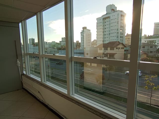 Sala para alugar, no bairro Sol e Mar em Macaé