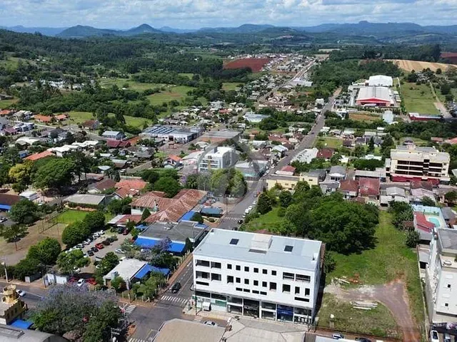 Sala com 154m², à venda, no bairro Canabarro em Teutônia
