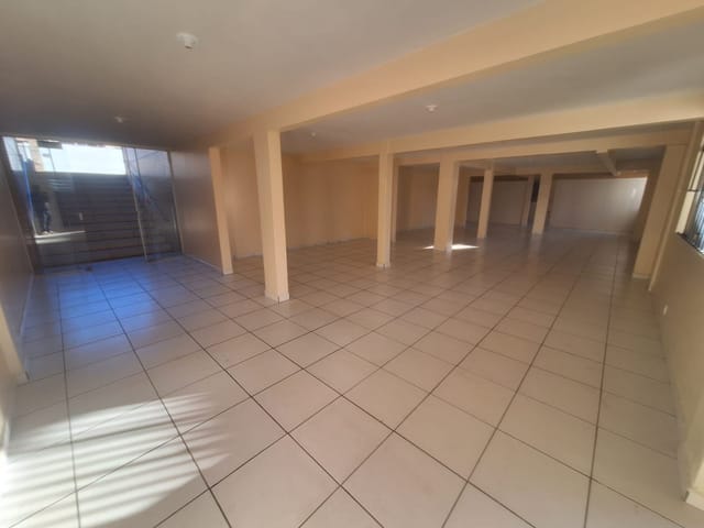 Sala Comercial para Locação, 3 banheiros, Quintal Amplo, aproximadamente 110 m² - Rua Aldo Vergani, Oficinas - Ponta Grossa/PR